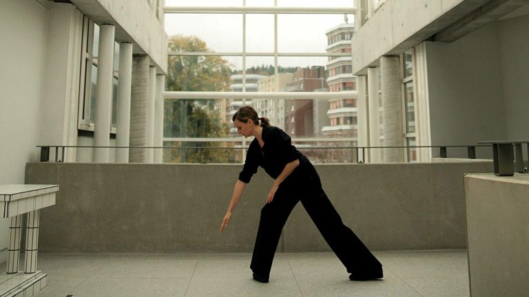 Quand Aurélie Gandit danse avec les oeuvres du musée