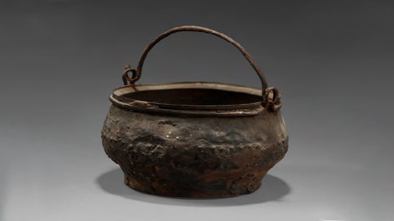 Un récipient en bronze de retour à Grand, plus de 130 ans après sa découverte