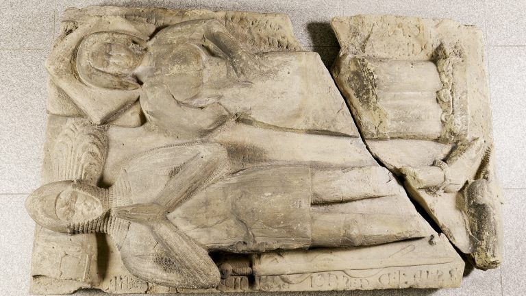 Le Rendez-vous du Mudaac : zoom sur la dalle funéraire du Seigneur de Darnieulles
