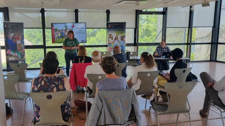 Caroline Privat- Mattioni présente un premier bilan du plan "Ambitions Jeunesses"