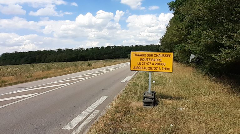 Après fermeture de la RD166A, la voie de desserte est opérationnelle
